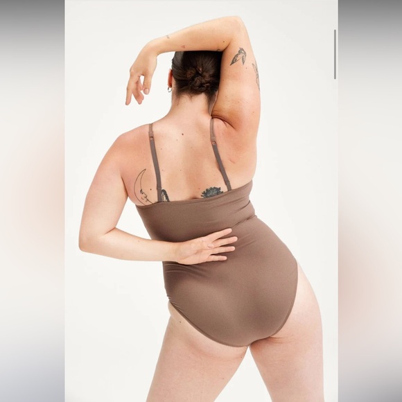 Girlfriend Collective Marlow Bodysuit in Fog - Picture 2 of 6